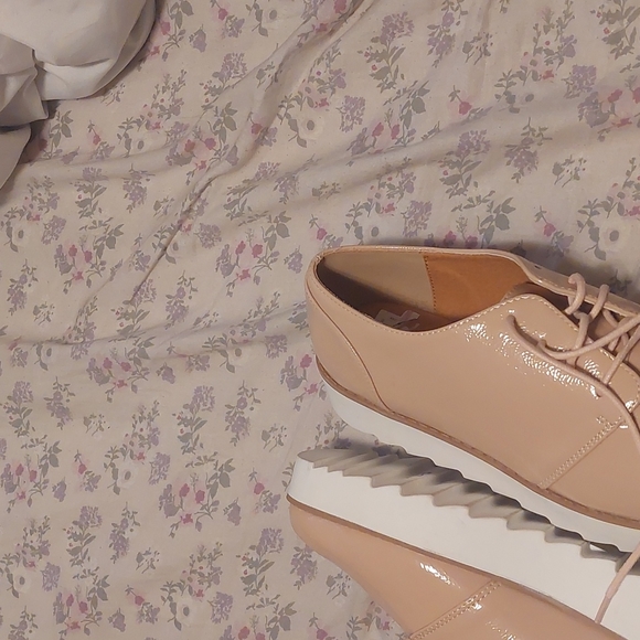 Shoe - Picture 6 of 6